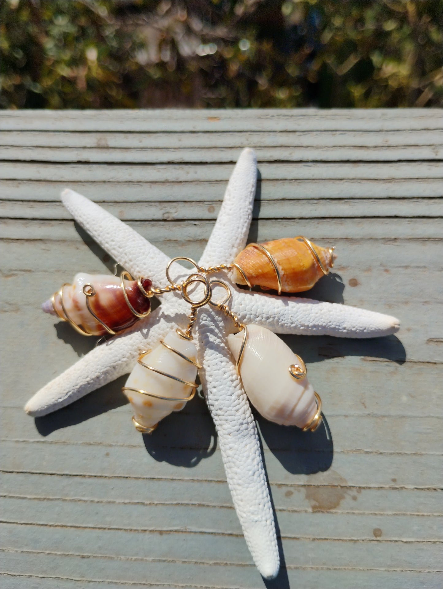 Small Hawaiian seashell pendant