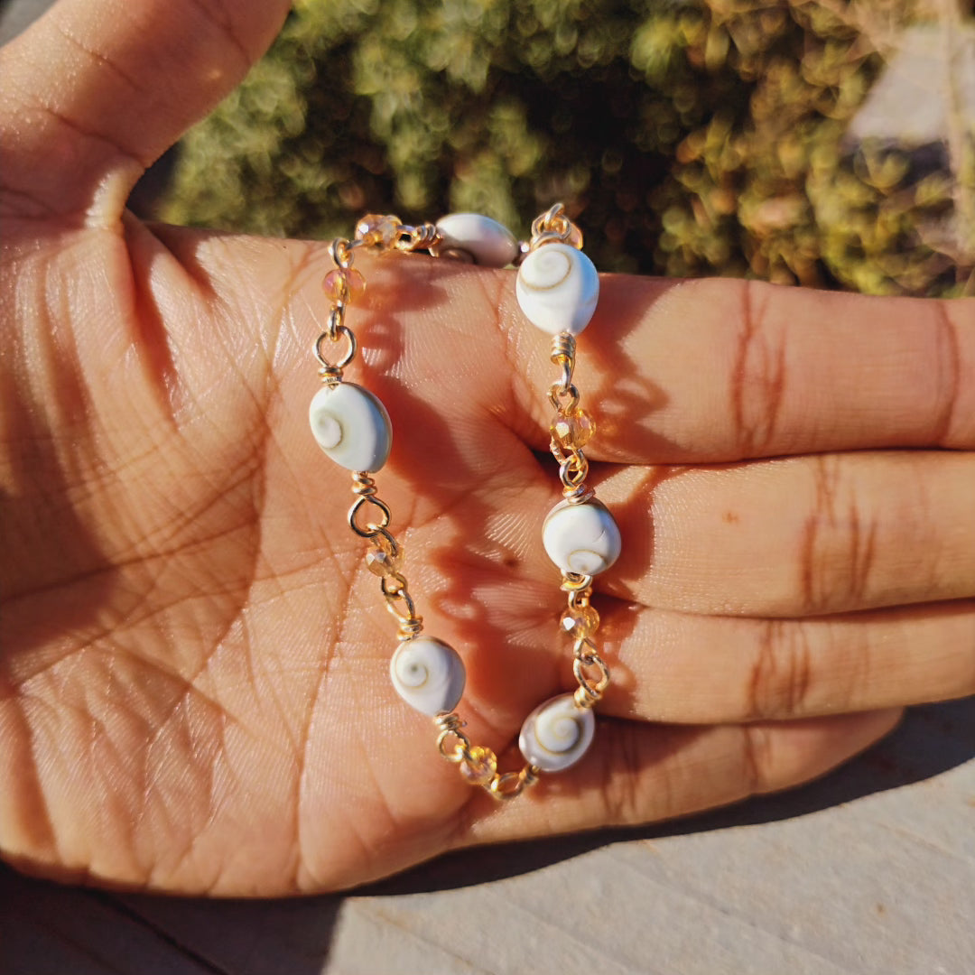 Hawaiian cats eye bracelet